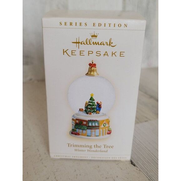 Hallmark trimming the tree Winter Wonderland 2006 ornament Xmas snow globe - Picture 1 of 6